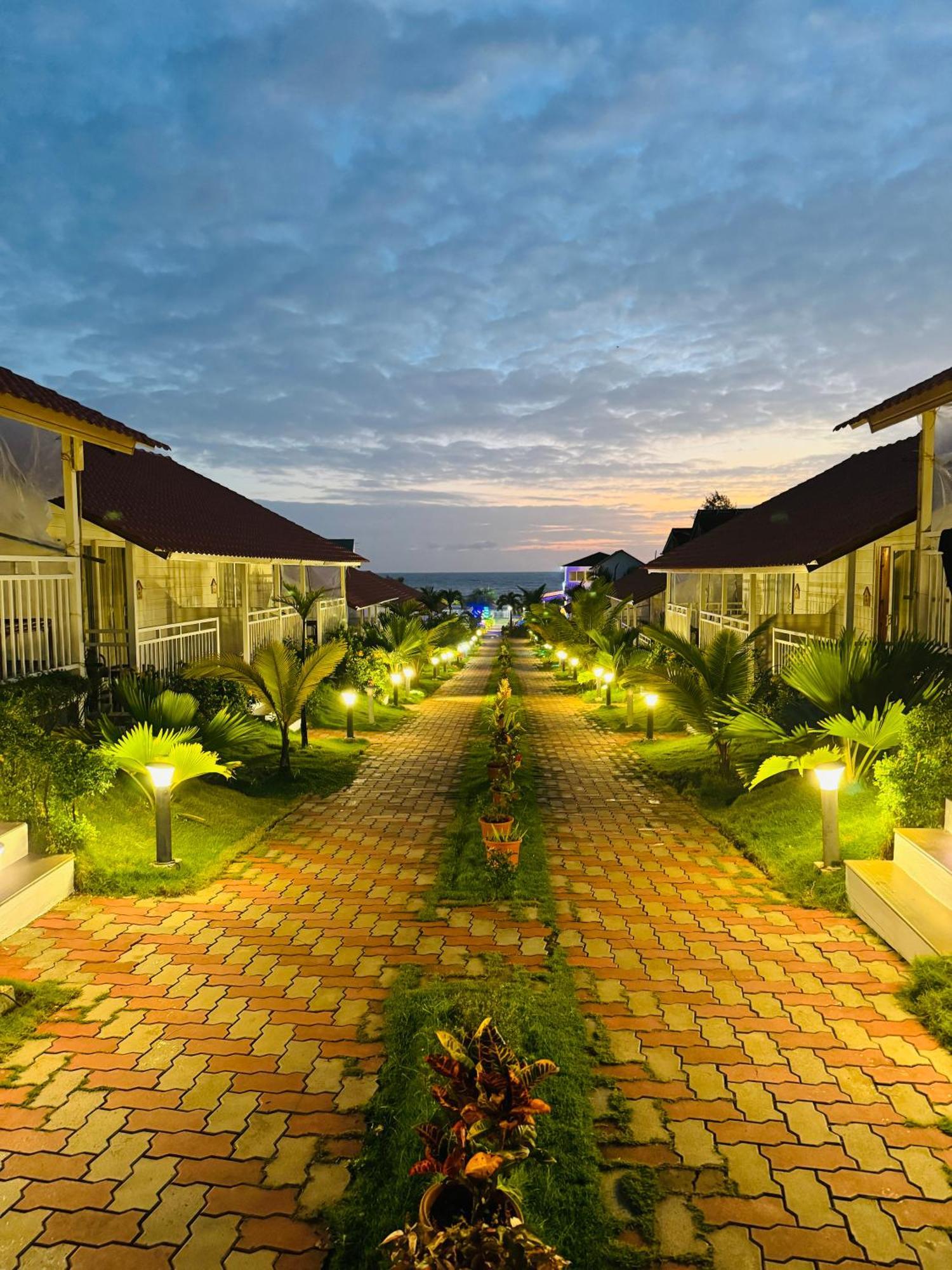 Maargit Beach Resort Mandrem Bagian luar foto