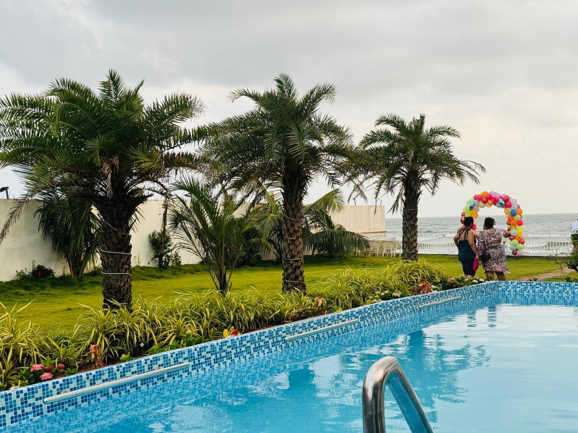 Maargit Beach Resort Mandrem Bagian luar foto