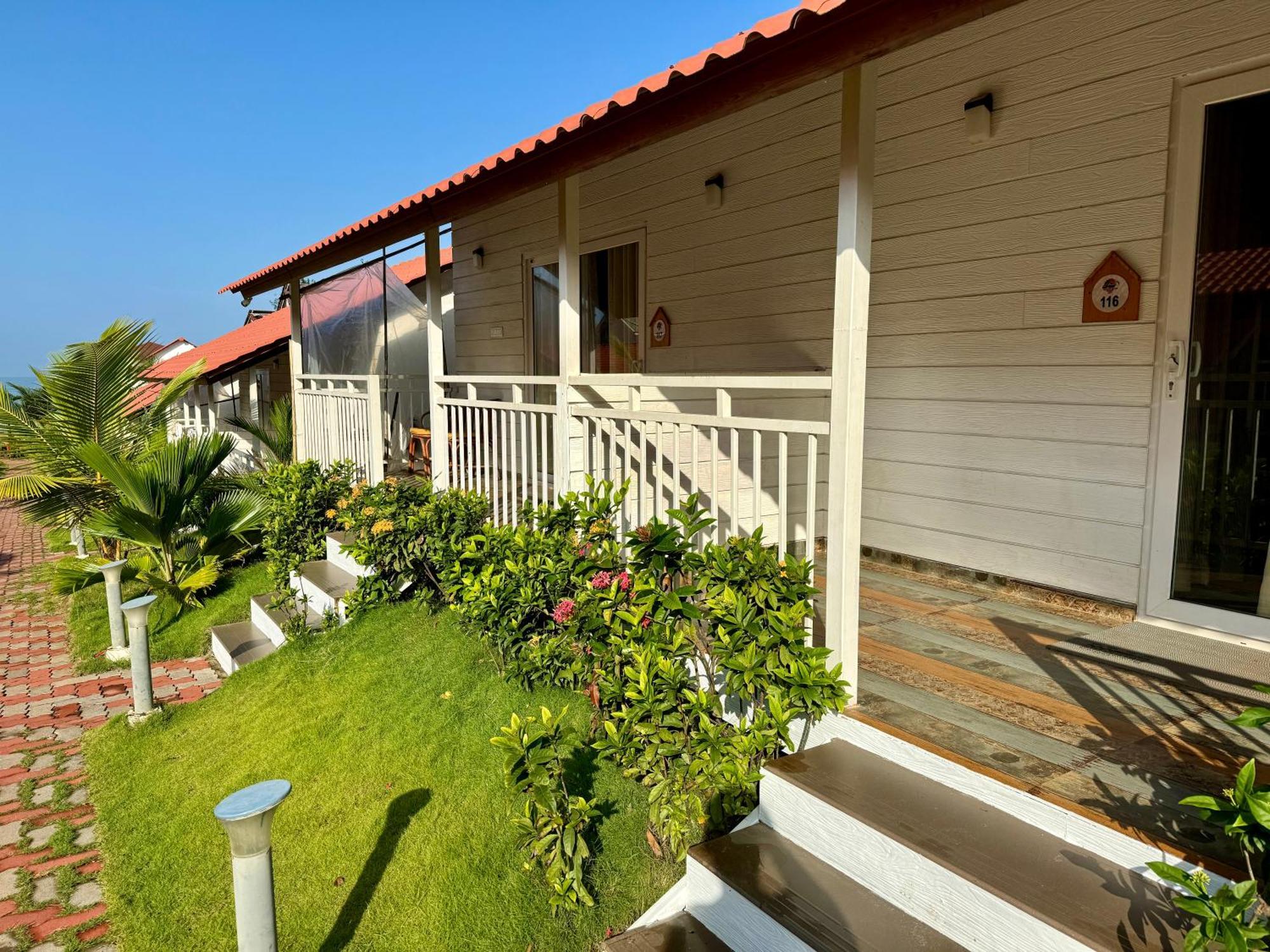 Maargit Beach Resort Mandrem Bagian luar foto