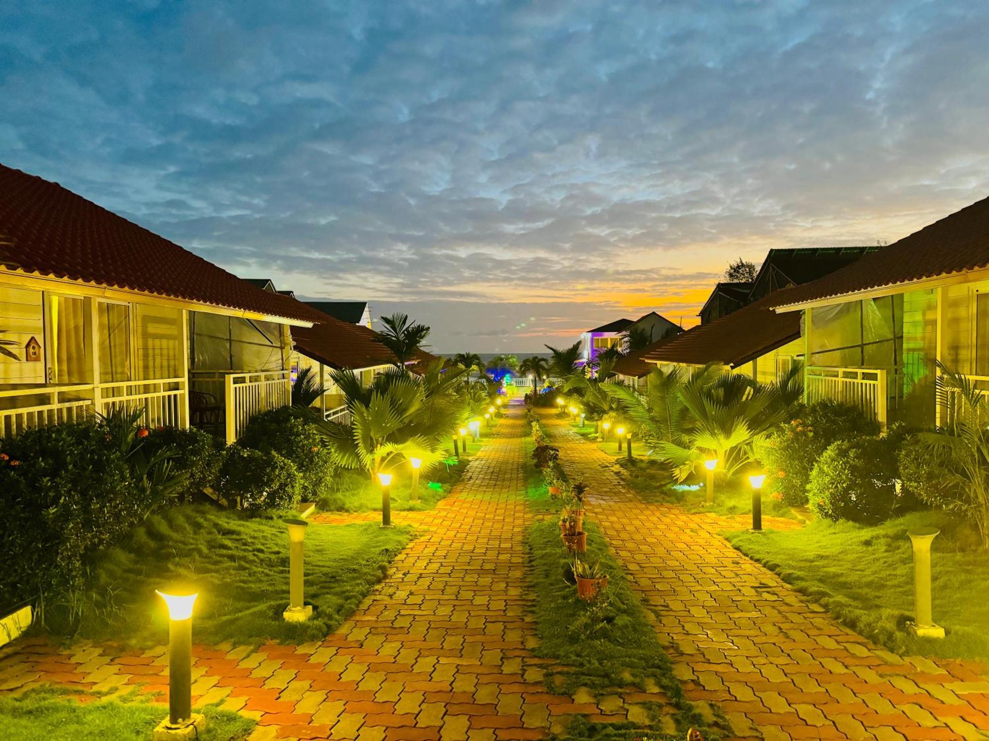 Maargit Beach Resort Mandrem Bagian luar foto