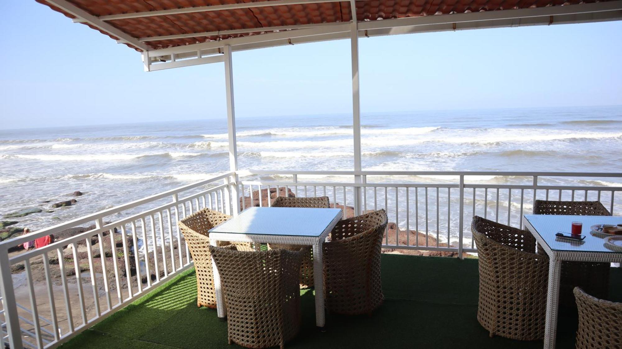 Maargit Beach Resort Mandrem Bagian luar foto