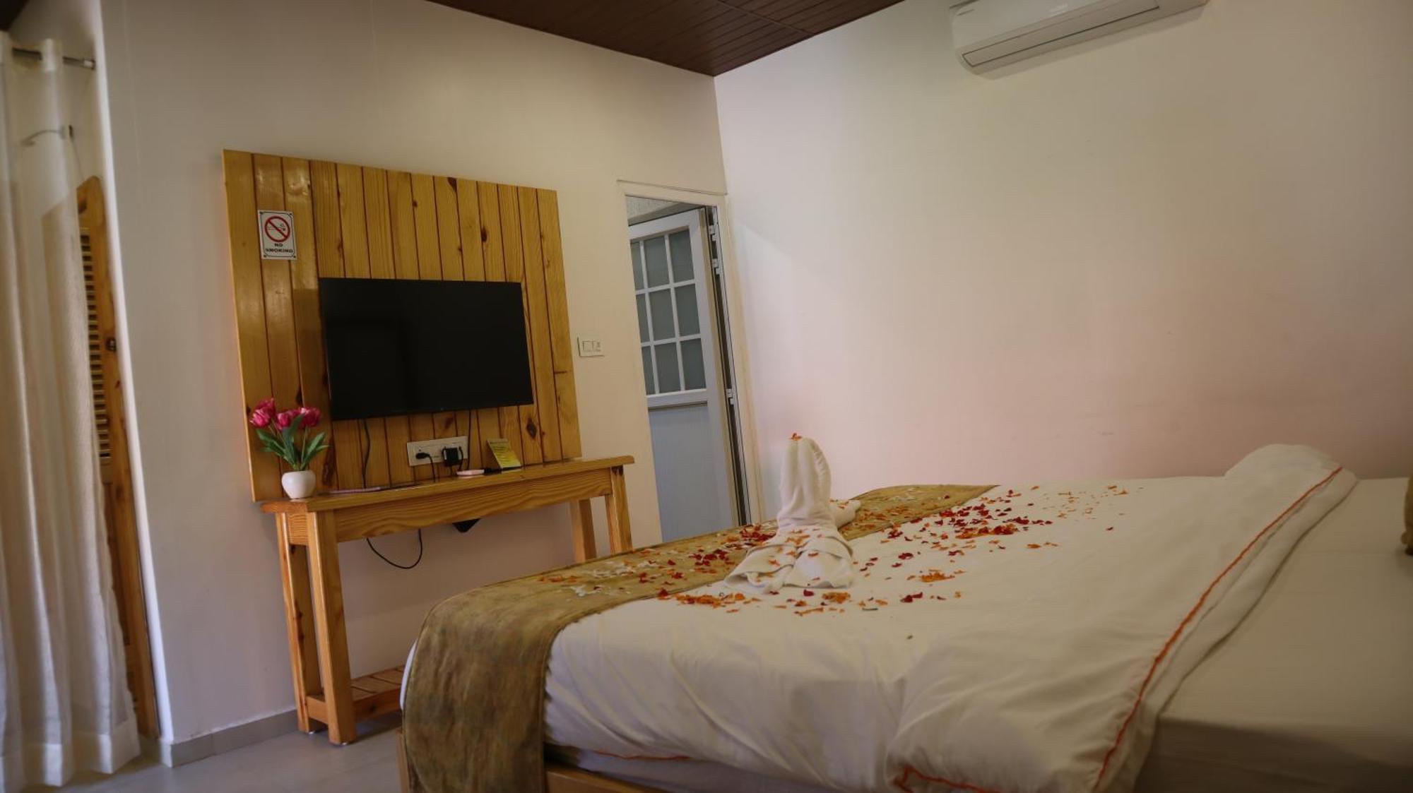 Maargit Beach Resort Mandrem Bagian luar foto