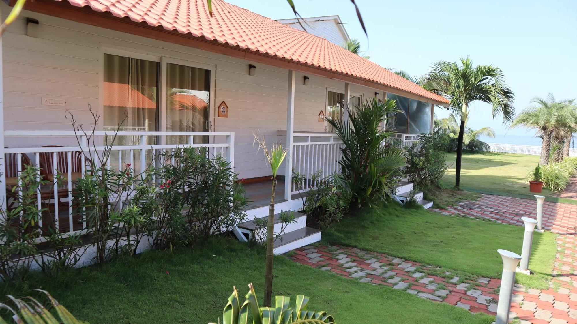 Maargit Beach Resort Mandrem Bagian luar foto