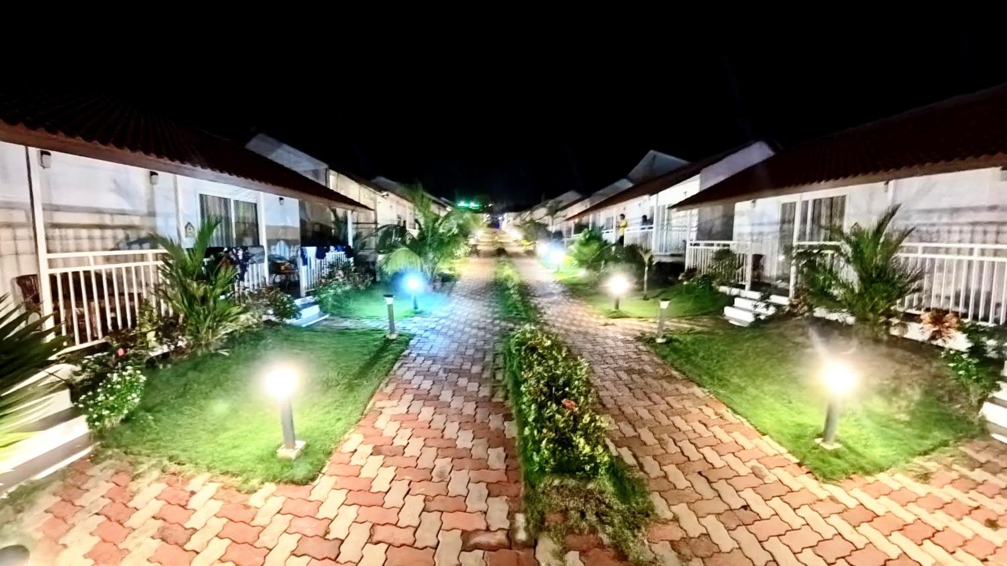Maargit Beach Resort Mandrem Bagian luar foto