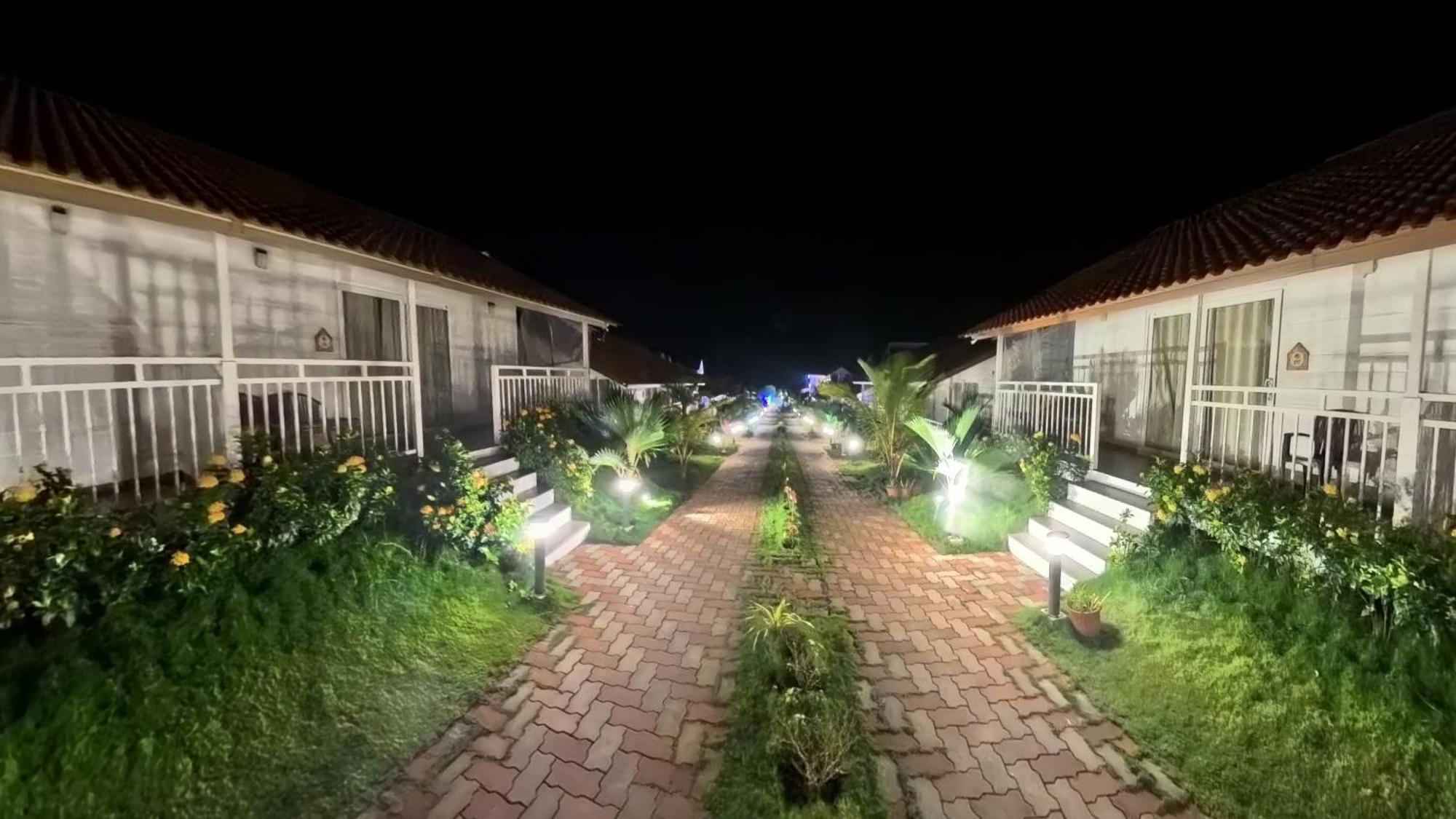 Maargit Beach Resort Mandrem Bagian luar foto